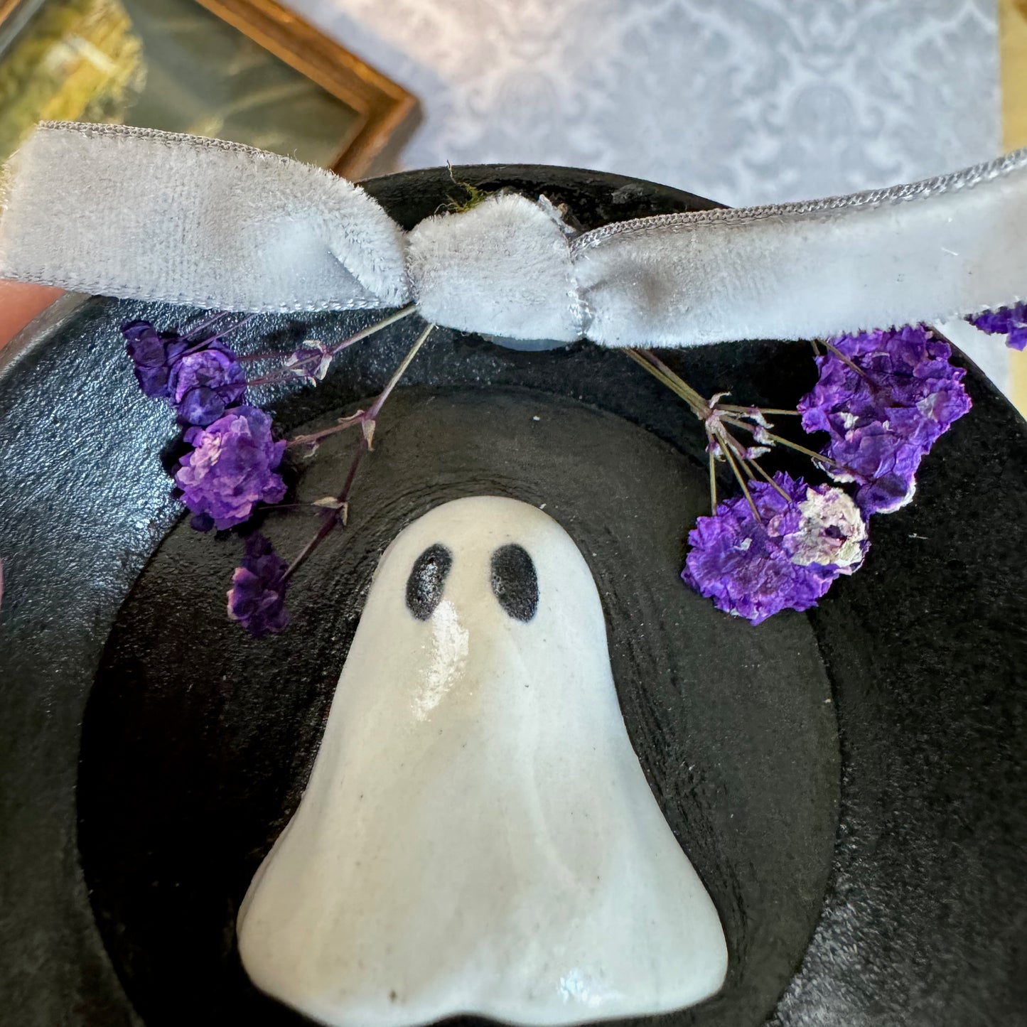 Mini round Cottage Garden Ghost Portrait - Viola