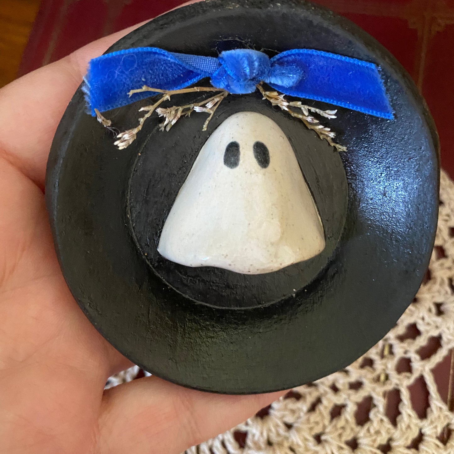 Mini round Cottage Garden Ghost Portrait - Billy