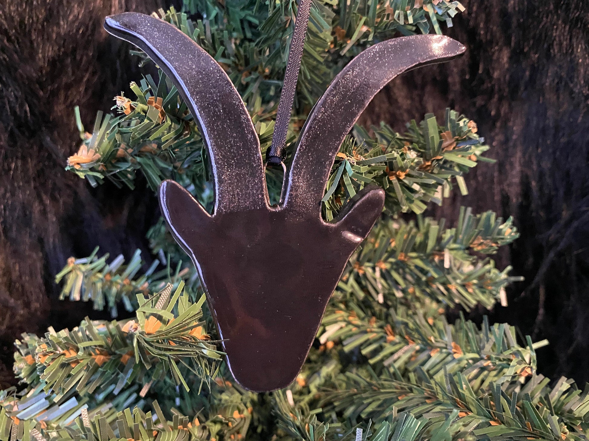 Black goat head ornament. Handmade ceramic goat with horns. Gothic witchy Yule decor. Folk witch Halloween ornament. Baphomet Satanist gift.