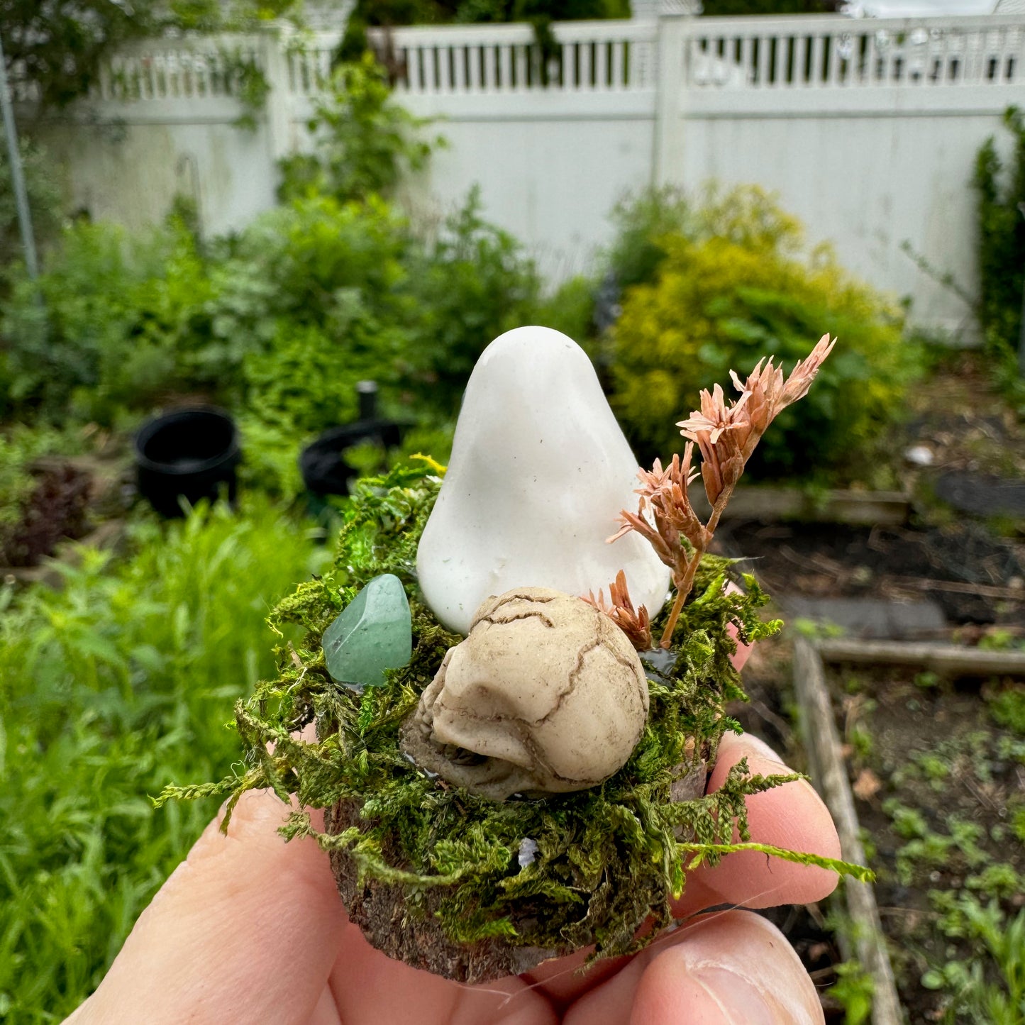 Spooky Skull Mini Ghost Garden