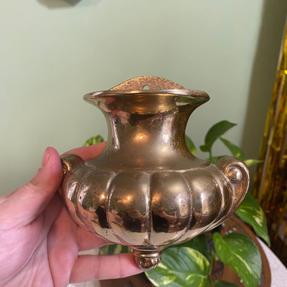 Set of 2 vintage brass urn wall pocket planters. Glam Hollywood Regency style wall decor. Perfect for bedroom, bathroom, living room.