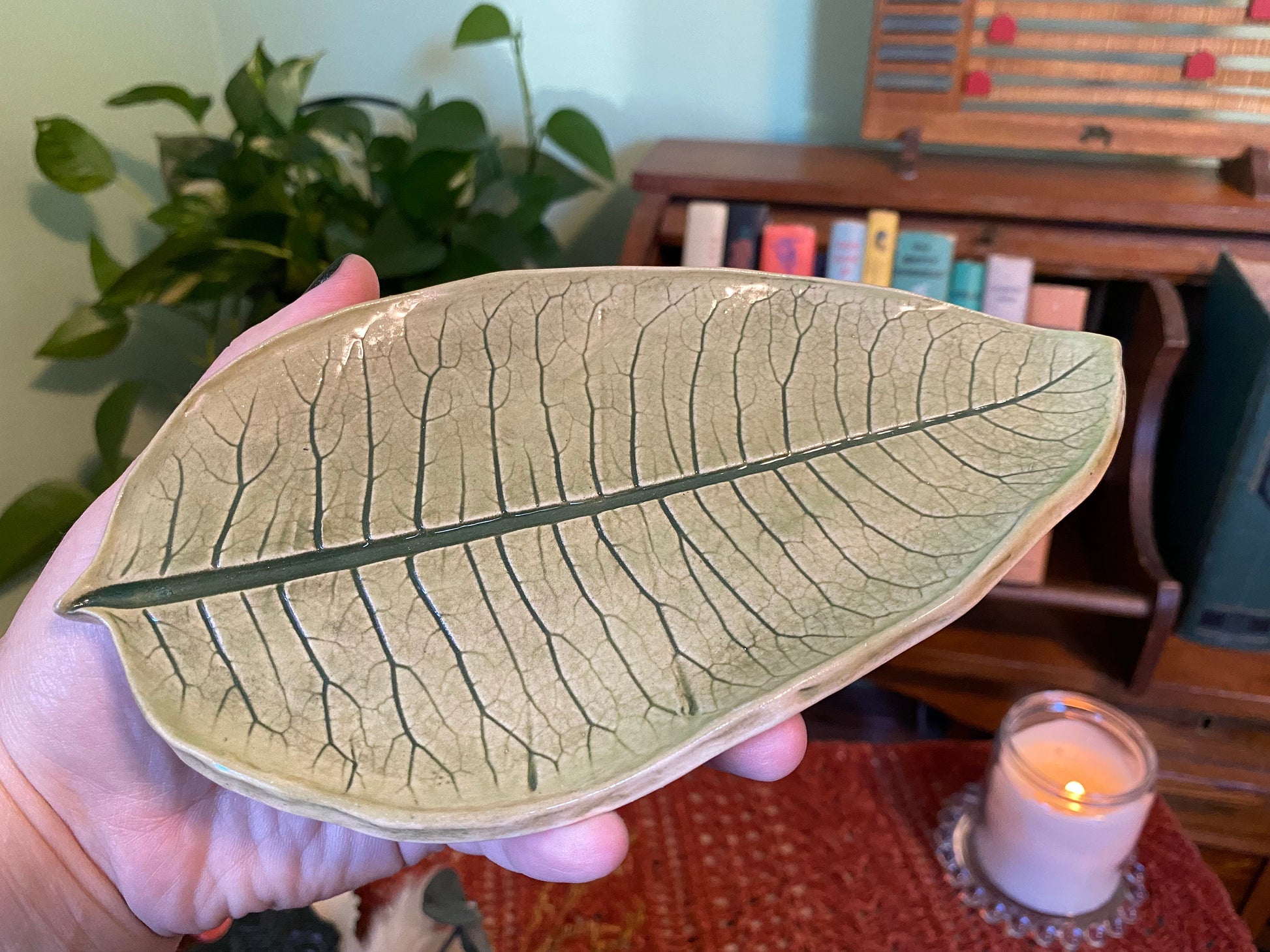 Handmade ceramic milkweed dish. Handcrafted pressed leaf pottery jewelry tray. Green botanical home decor. Gift for native plant gardener.