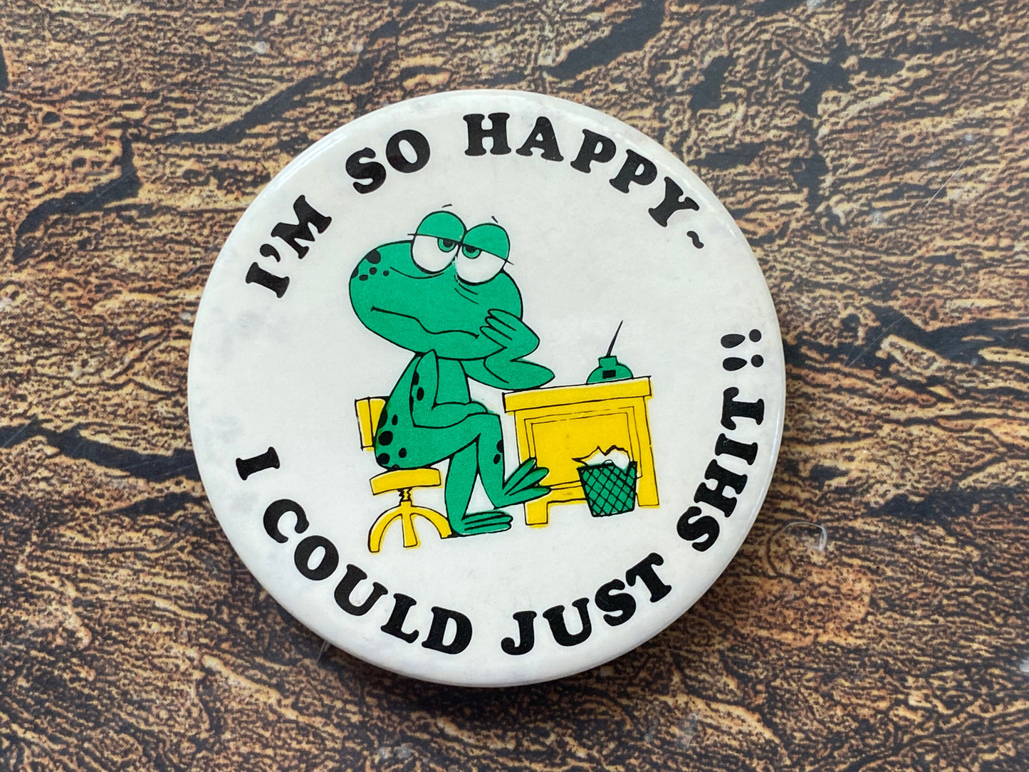 Vintage I'm So Happy I Could Just Shit!! pinback button. Retro funny snarky pins. Sarcastic frog button. MATURE